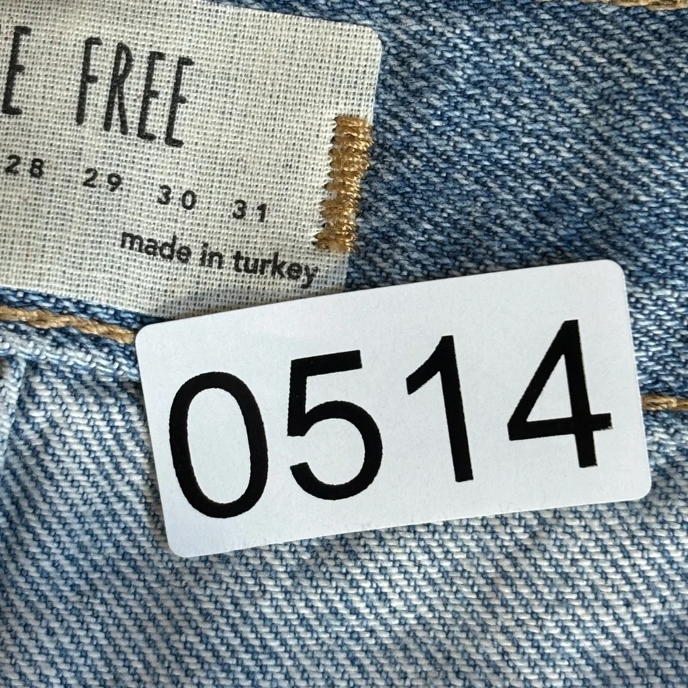 We The Free Maggie Mid-Rise Straight-Leg Blue Jeans Women’s Size 26 Button Fly